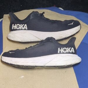 Hoka One One Arahi 7 Men's Black and White Athletic Shoes NOW ONLY $40